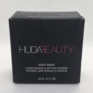 Huda Beauty Easy Bake Blurring Loose Baking Setting Powder Sugar Cookie Open box